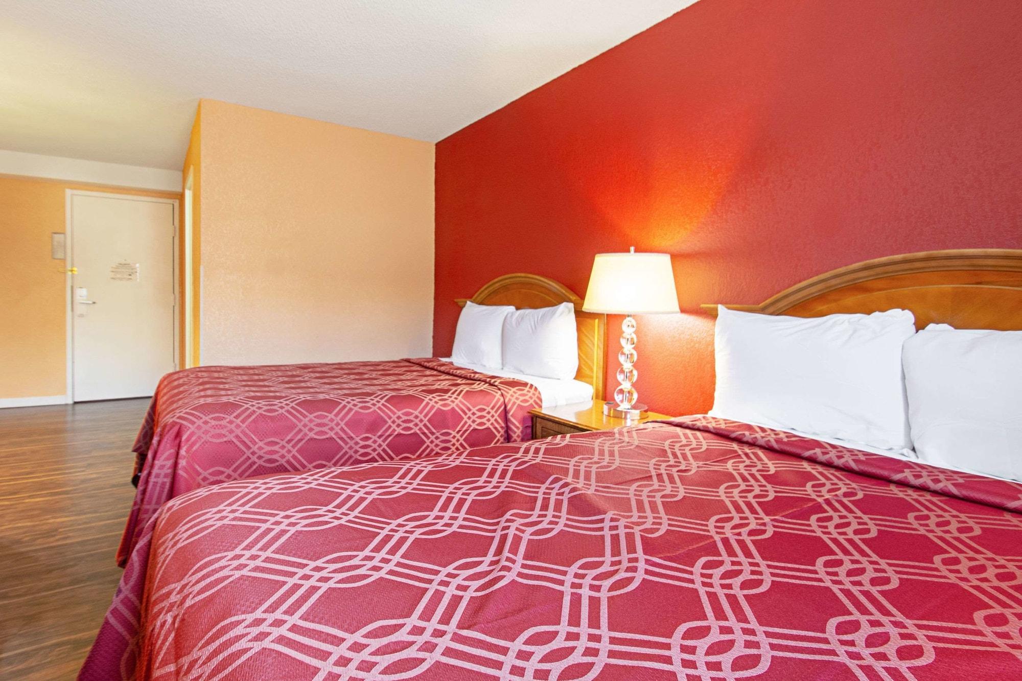 Econo Lodge Ютика Экстерьер фото